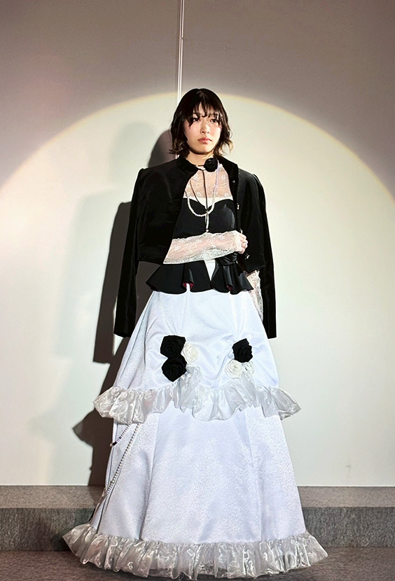 卒業制作　ファッションショー　薔薇